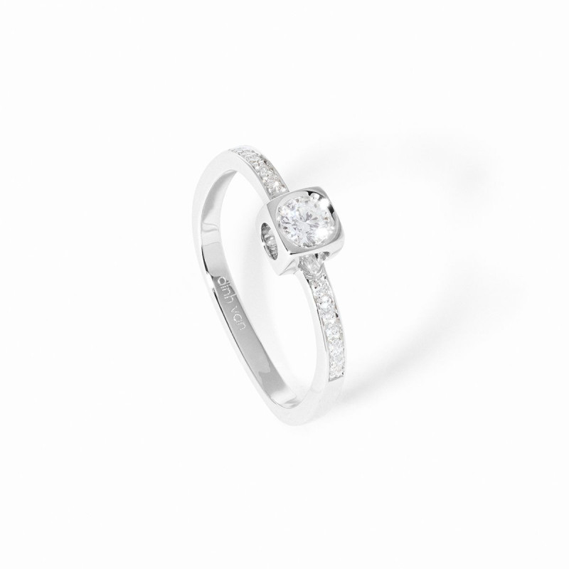 “Le Cube” diamond ring, large model, pavé-set