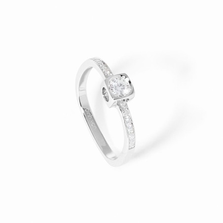 “Le Cube” diamond ring, large model, pavé-set