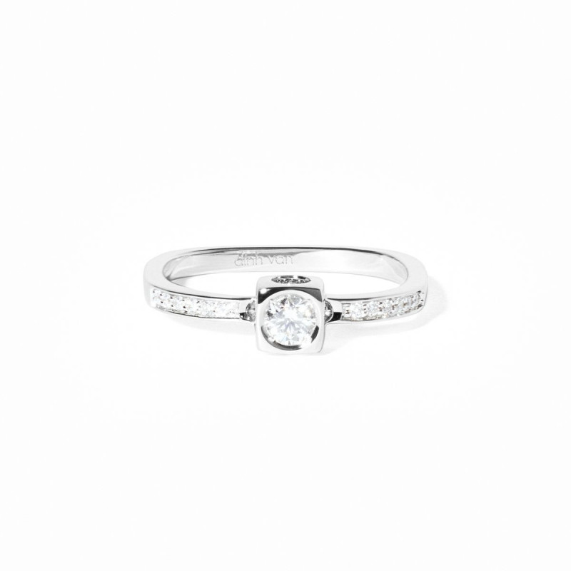 “Le Cube” diamond ring, large model, pavé-set